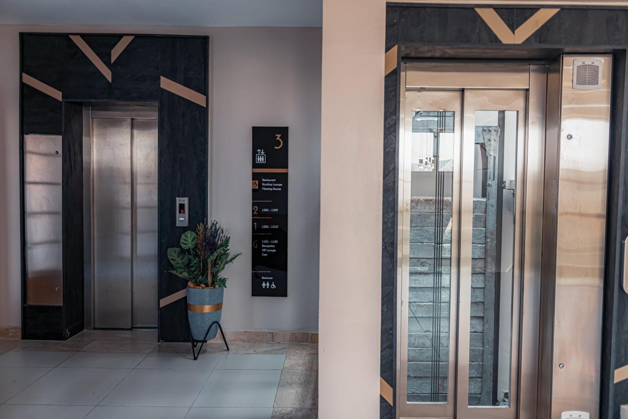 Wali'S Suites Abuja Kültér fotó